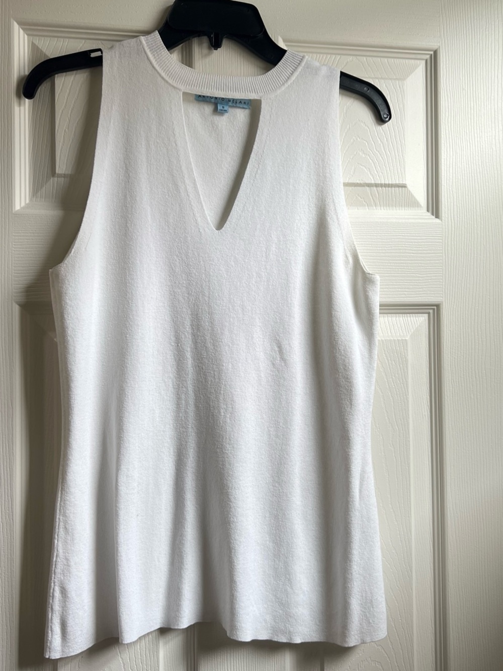 ANTONIO MELANI White Knit Sleeveless Tank with V-Notch